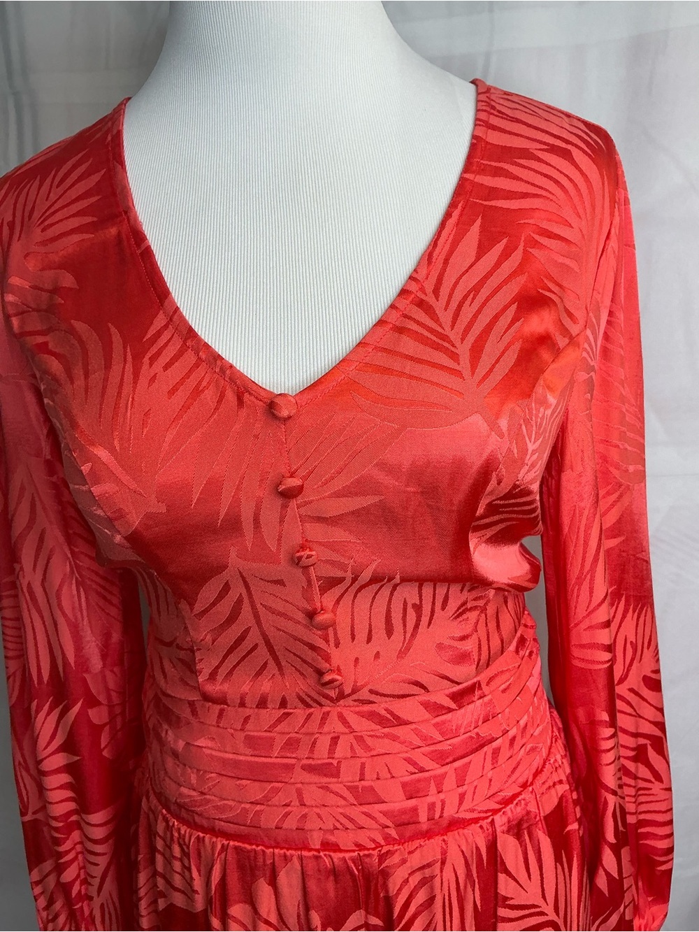 2335 - Guess Red Satin Leaf-Print Long Sleeve Mini Dress - Picture 7 of 12